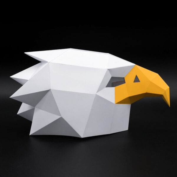 Máscara de águila de papel geométrica hecha con plantillas de un PDF descargable
