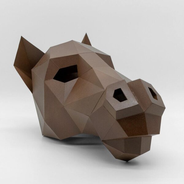 Máscara de caballo de papel geométrica hecha con plantillas de un PDF descargable