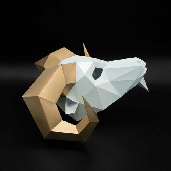 Máscara de carnero de papel geométrica hecha con plantillas de un PDF descargable