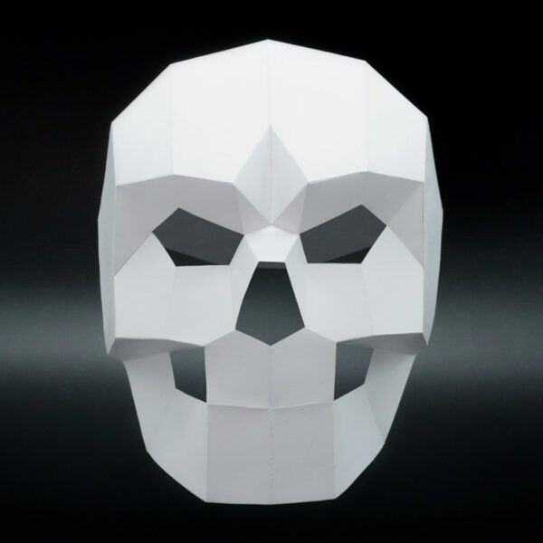 Máscara de calavera de papel geométrica hecha con plantillas de un PDF descargable