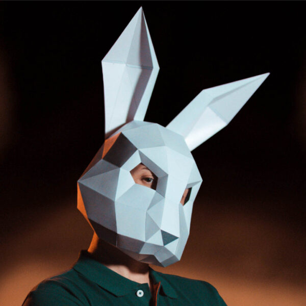 Máscara de conejo de papel 3D hecha con plantillas de un PDF descargable