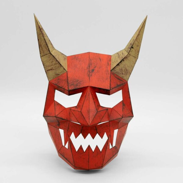 Máscara de demonio japonés de papel geométrica hecha con plantillas de un PDF descargable