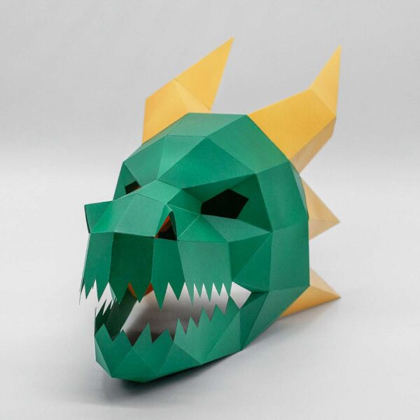 Máscara de dragón de papel geométrica hecha con plantillas de un PDF descargable