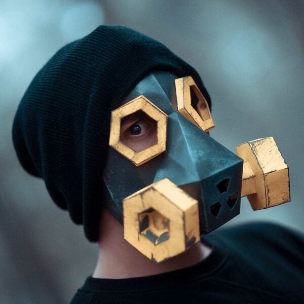 Máscara de gas de papel 3D hecha con plantillas de un PDF descargable