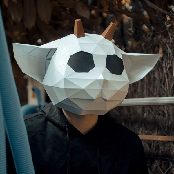 Máscara de Ned de papel 3D hecha con plantillas de un PDF descargable