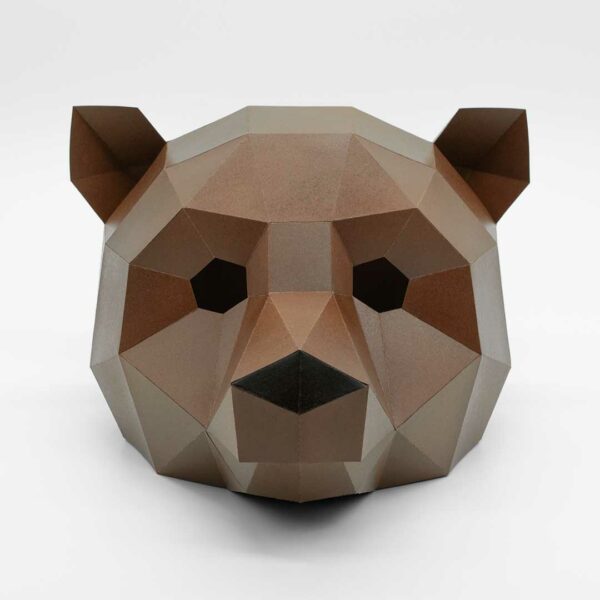 Máscara de oso de papel geométrica hecha con plantillas de un PDF descargable