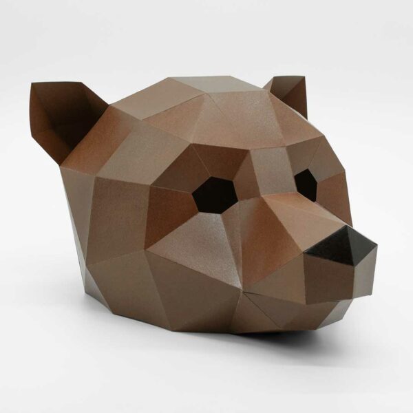 Máscara de oso de papel geométrica hecha con plantillas de un PDF descargable