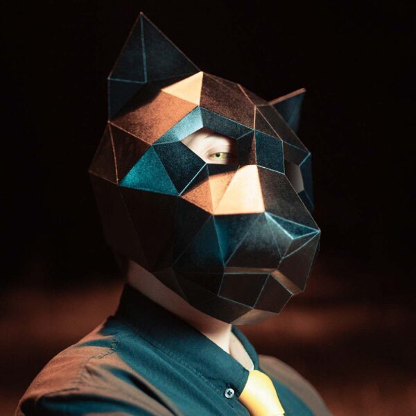 Máscara de jaguar de papel 3D hecha con plantillas de un PDF descargable