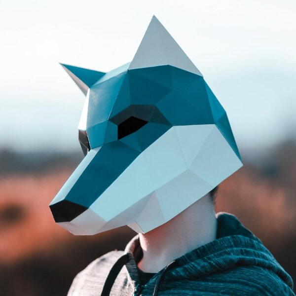 Máscara de perro de papel 3D hecha con plantillas de un PDF descargable