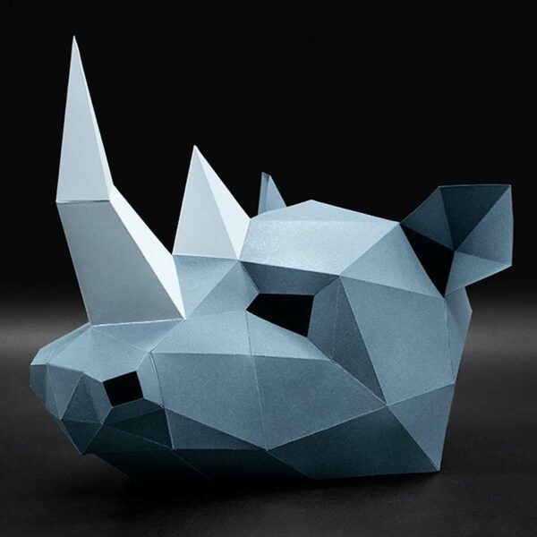 Máscara de rinoceronte de papel geométrica hecha con plantillas de un PDF descargable