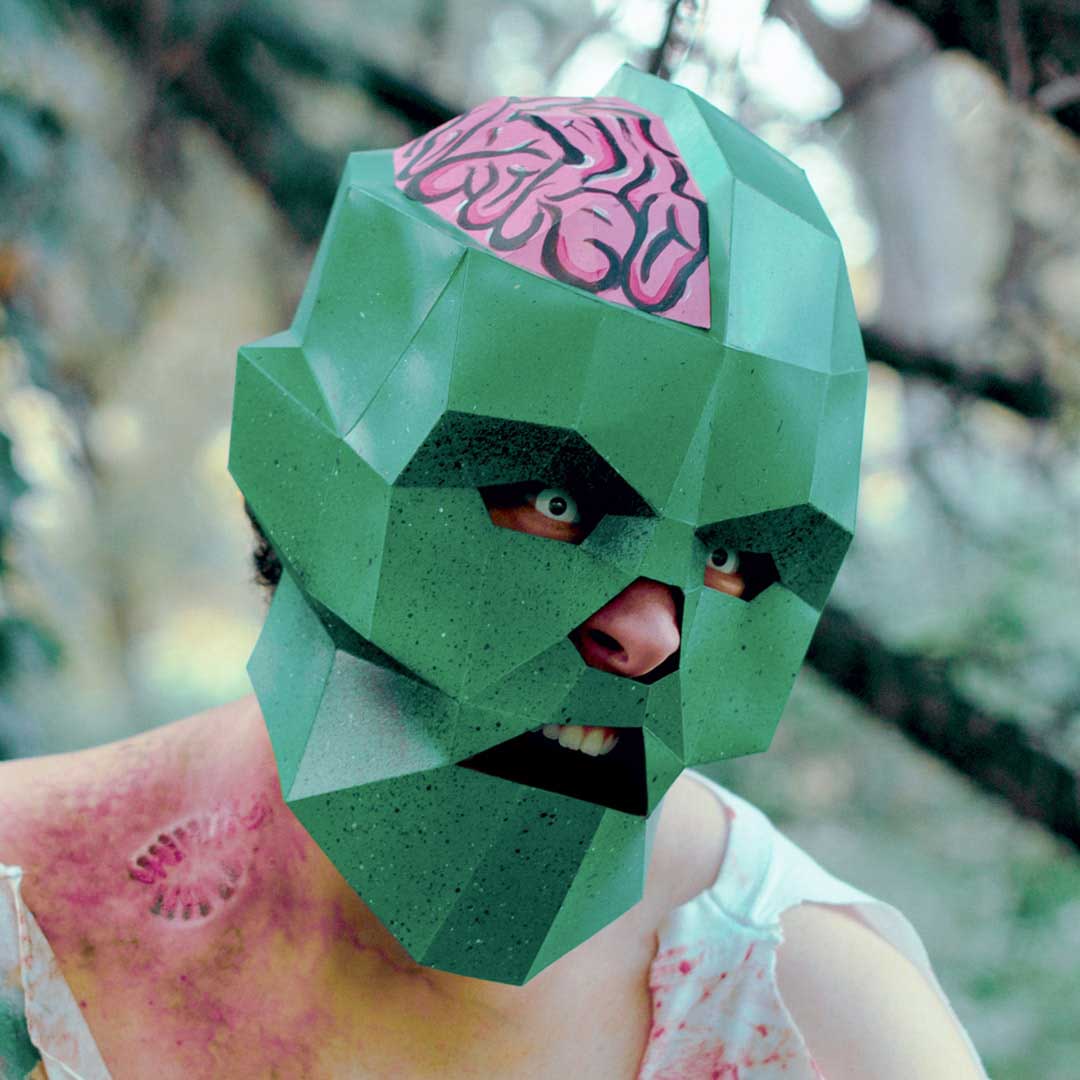 Máscara de zombie de papel 3D hecha con plantillas de un PDF descargable