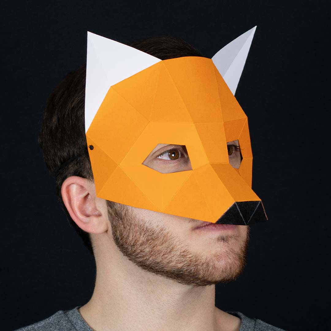 Mini máscara de zorro de papel 3D hecha con plantillas de un PDF descargable