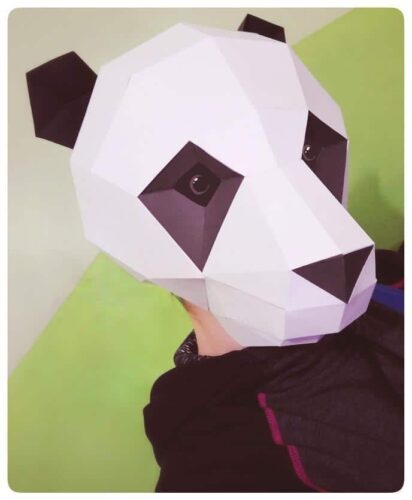 Máscara de panda hecha con cartulina