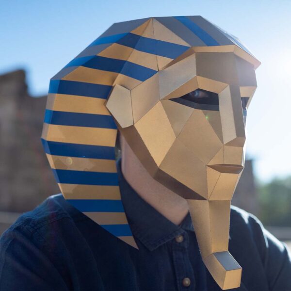 Máscara de Faraón de papel 3D hecha con plantillas de un PDF descargable