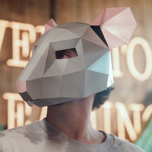 Máscara de rata de papel 3D hecha con plantillas de un PDF descargable