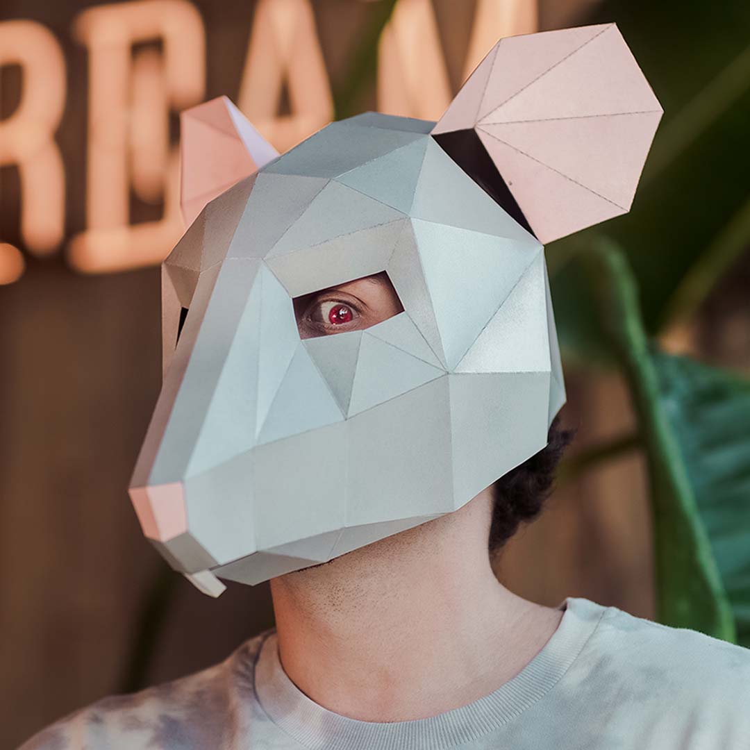 Máscara de ratón de papel 3D hecha con plantillas de un PDF descargable
